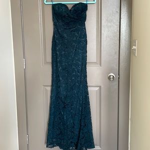 Lulu’s lace strapless gown deep green XS